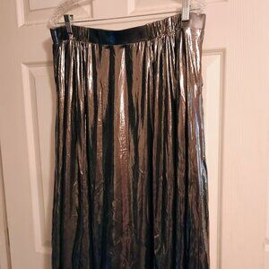 Torrid Shimmery Silver Skirt, Size 1 (Plus) 28" Long, New